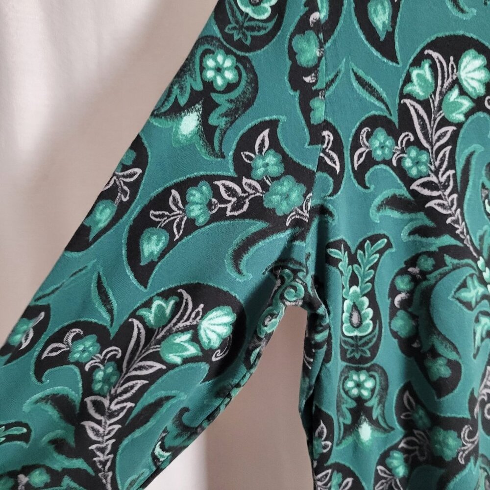 Chico's Top Blue Black Paisley stretch casual knit Size 1 Med. Classic Preppy - Picture 4 of 10